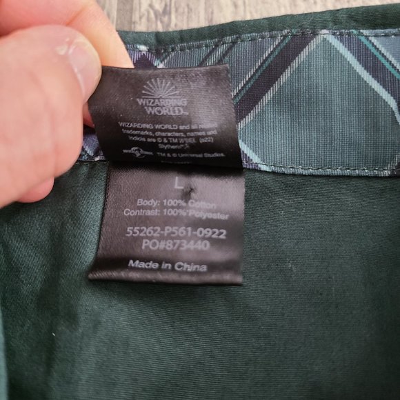 Harry Potter Hufflepuff Universal Studios Men’s Button-Up Shirt green Size L NEW - Picture 9 of 12
